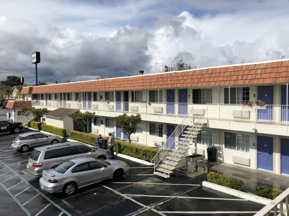 Gilroy Inn מראה חיצוני תמונה