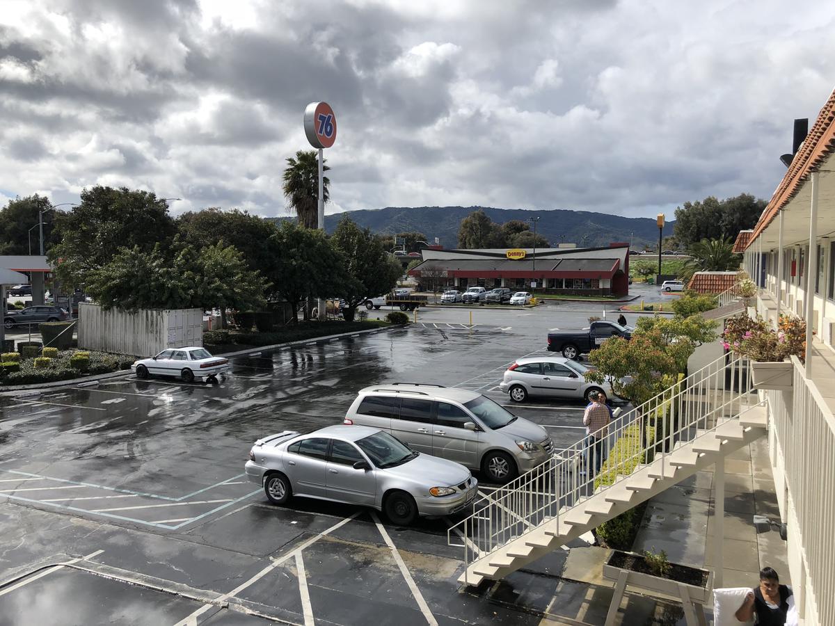 Gilroy Inn מראה חיצוני תמונה