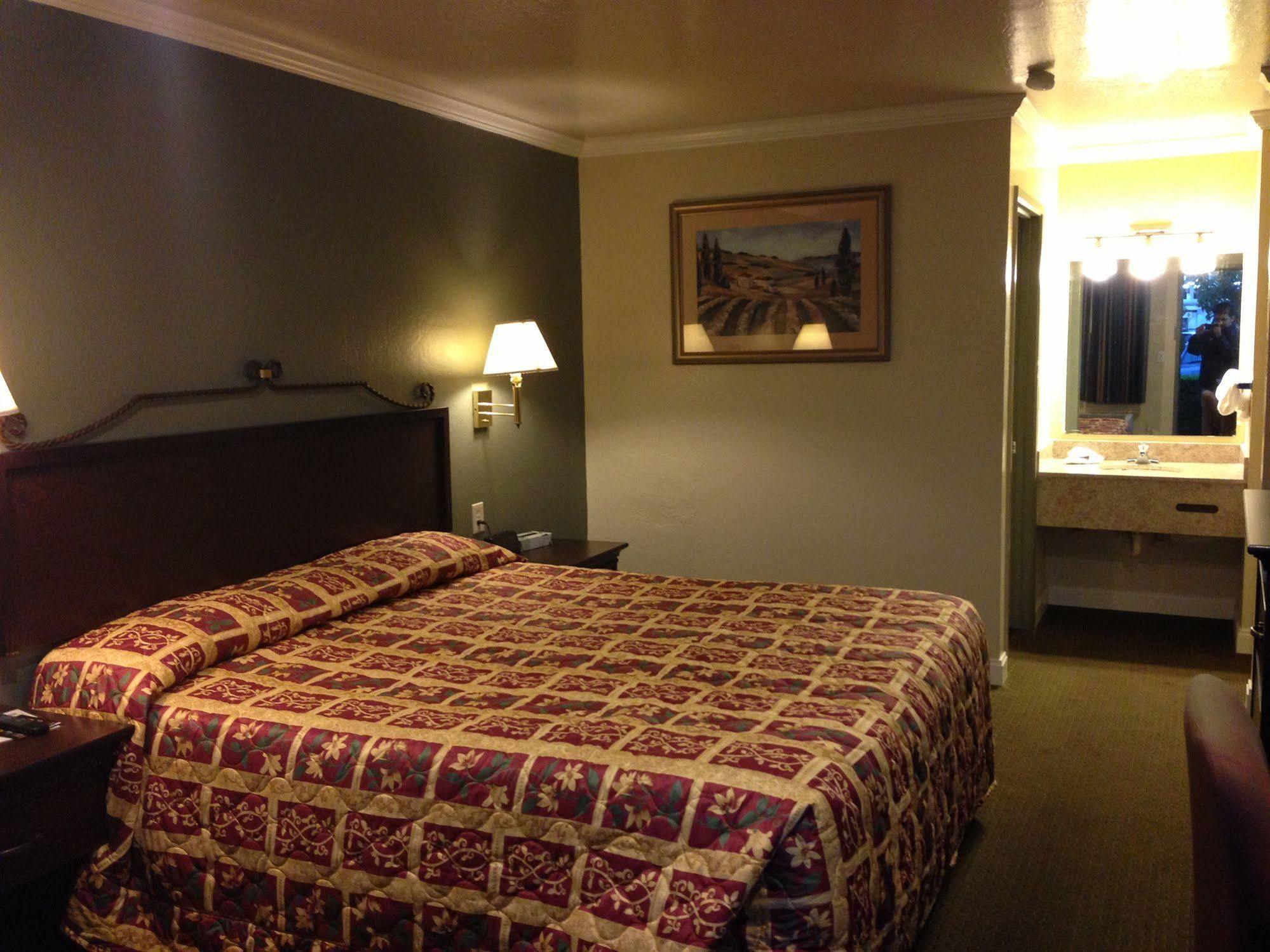 Gilroy Inn מראה חיצוני תמונה