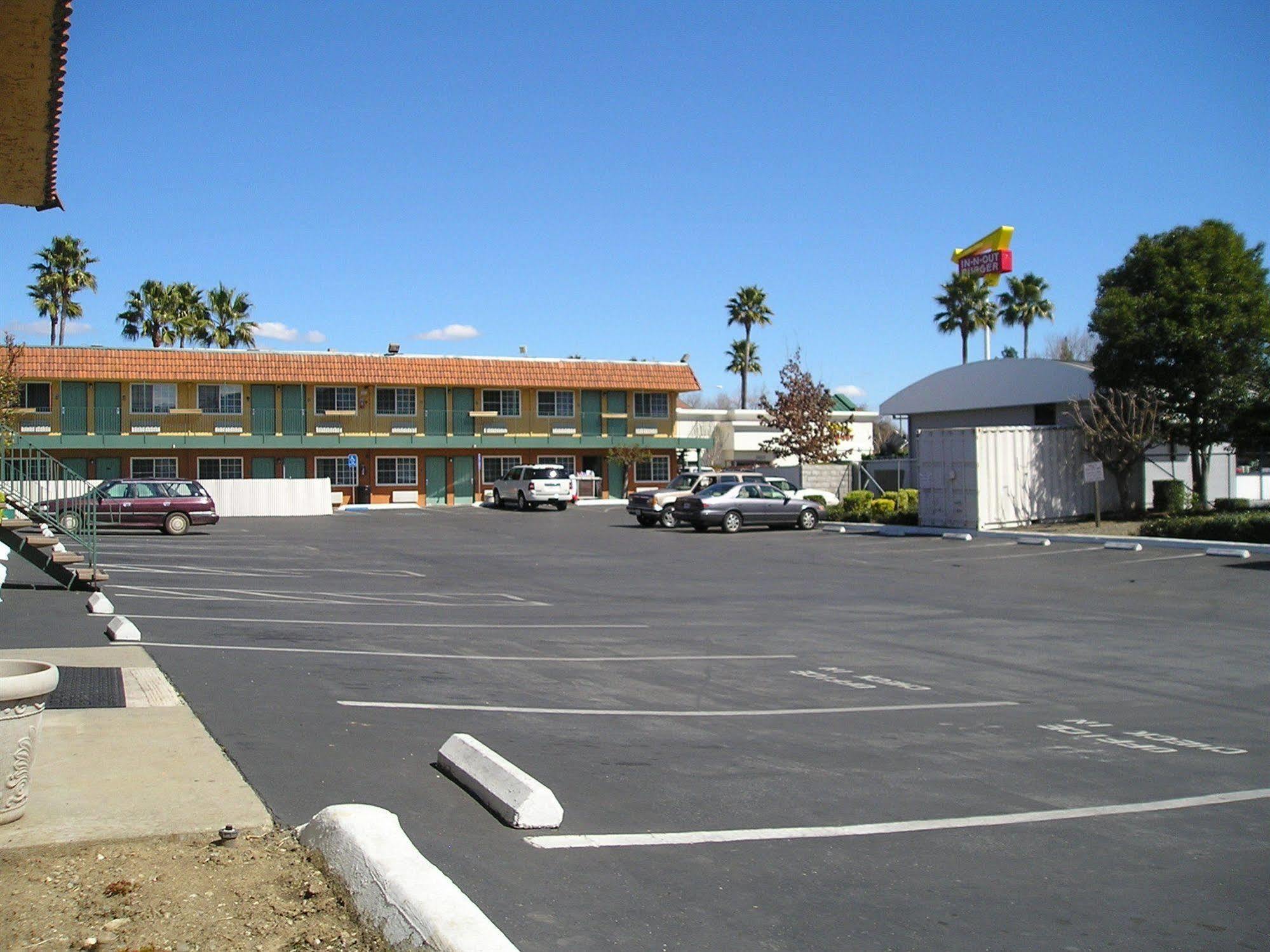 Gilroy Inn מראה חיצוני תמונה