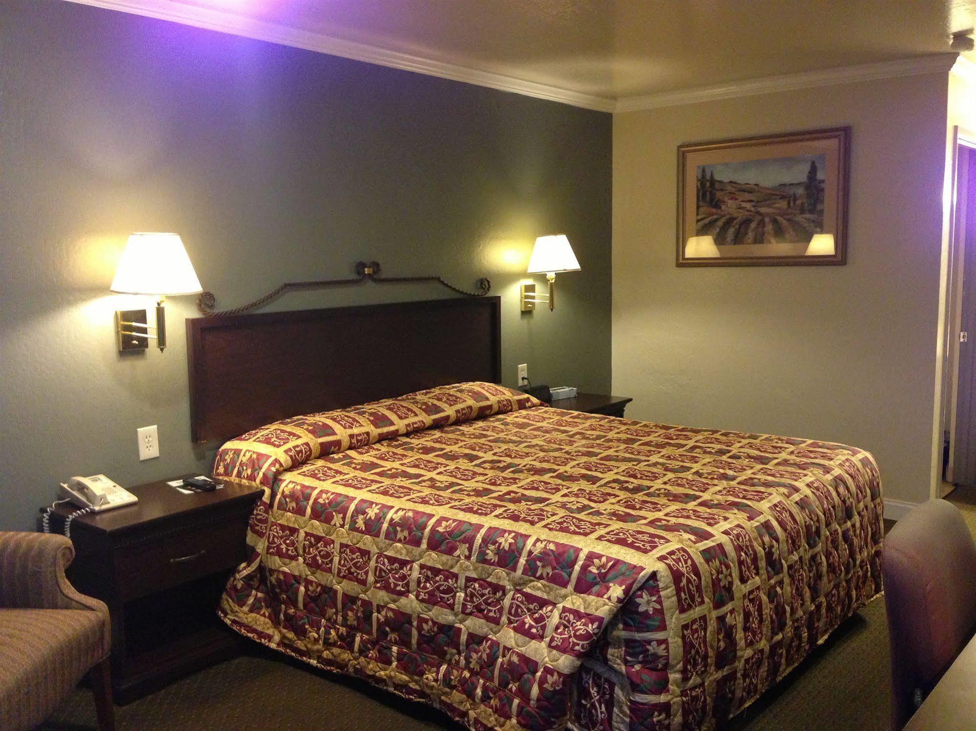 Gilroy Inn מראה חיצוני תמונה